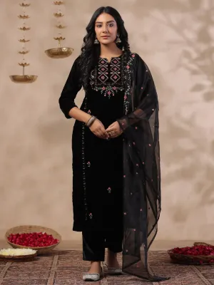 Black Velvet Floral Zari Embroidered Kurta Set with Sheer Voile Butta Dupatta