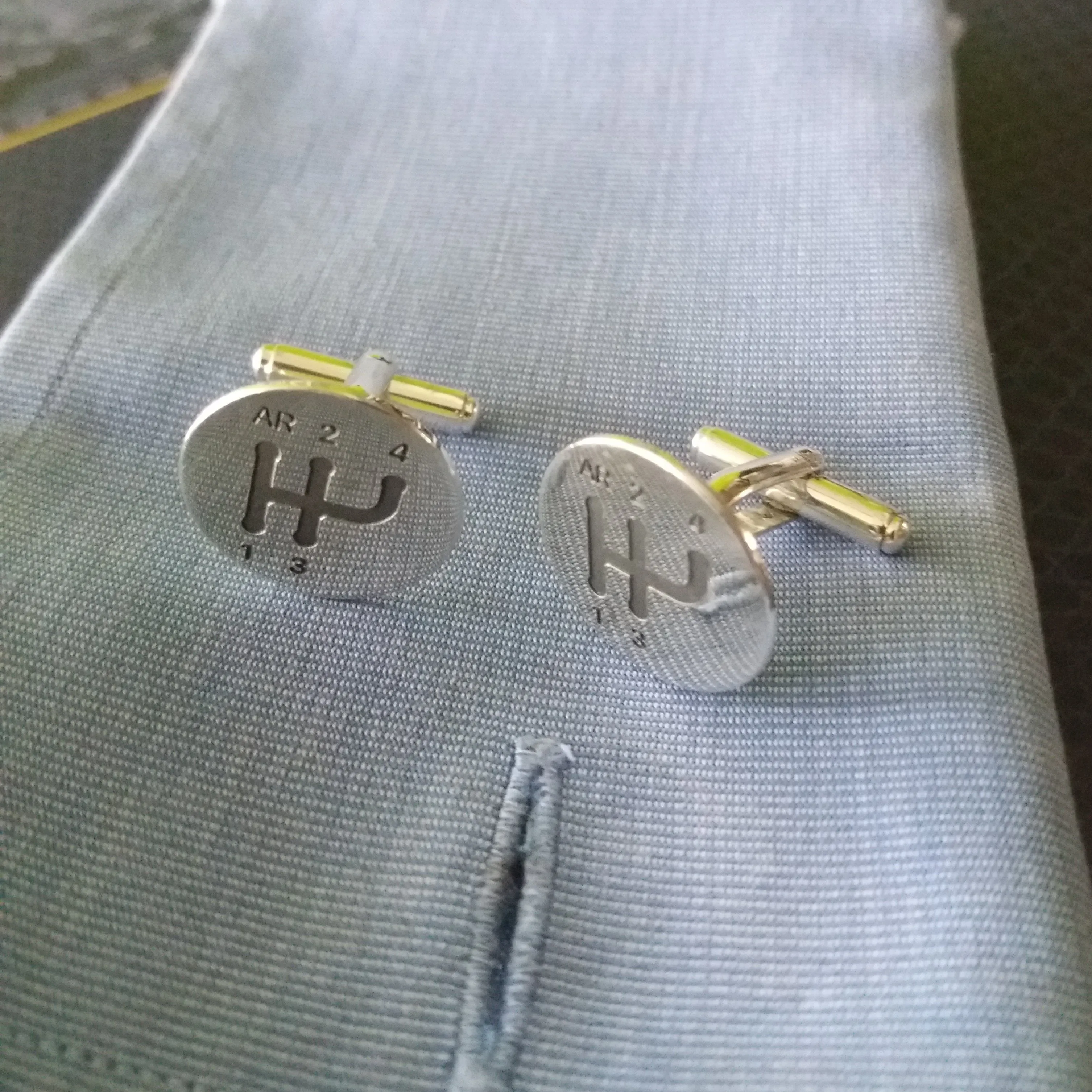 Gear shift pattern cufflinks