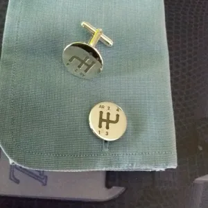 Gear shift pattern cufflinks