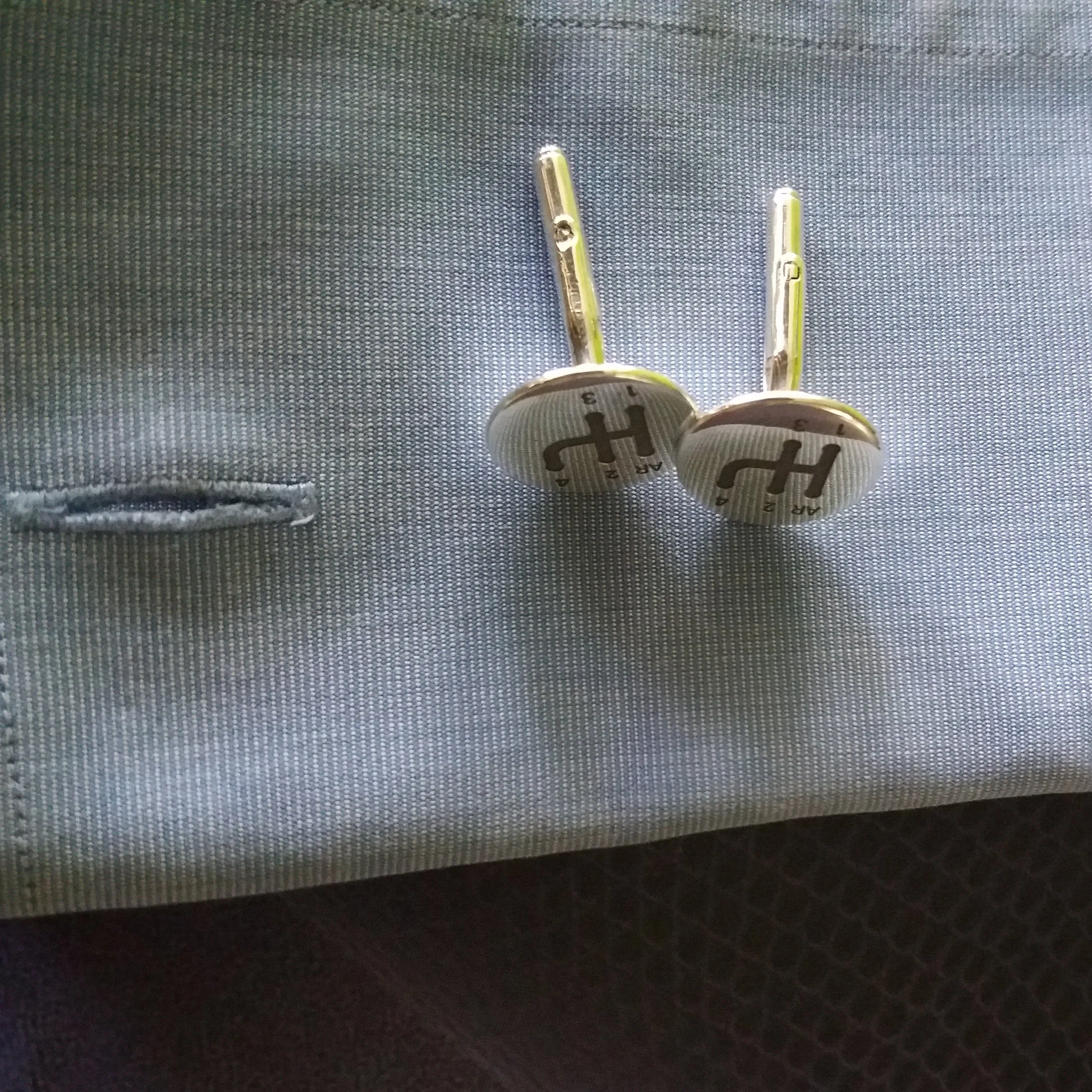 Gear shift pattern cufflinks