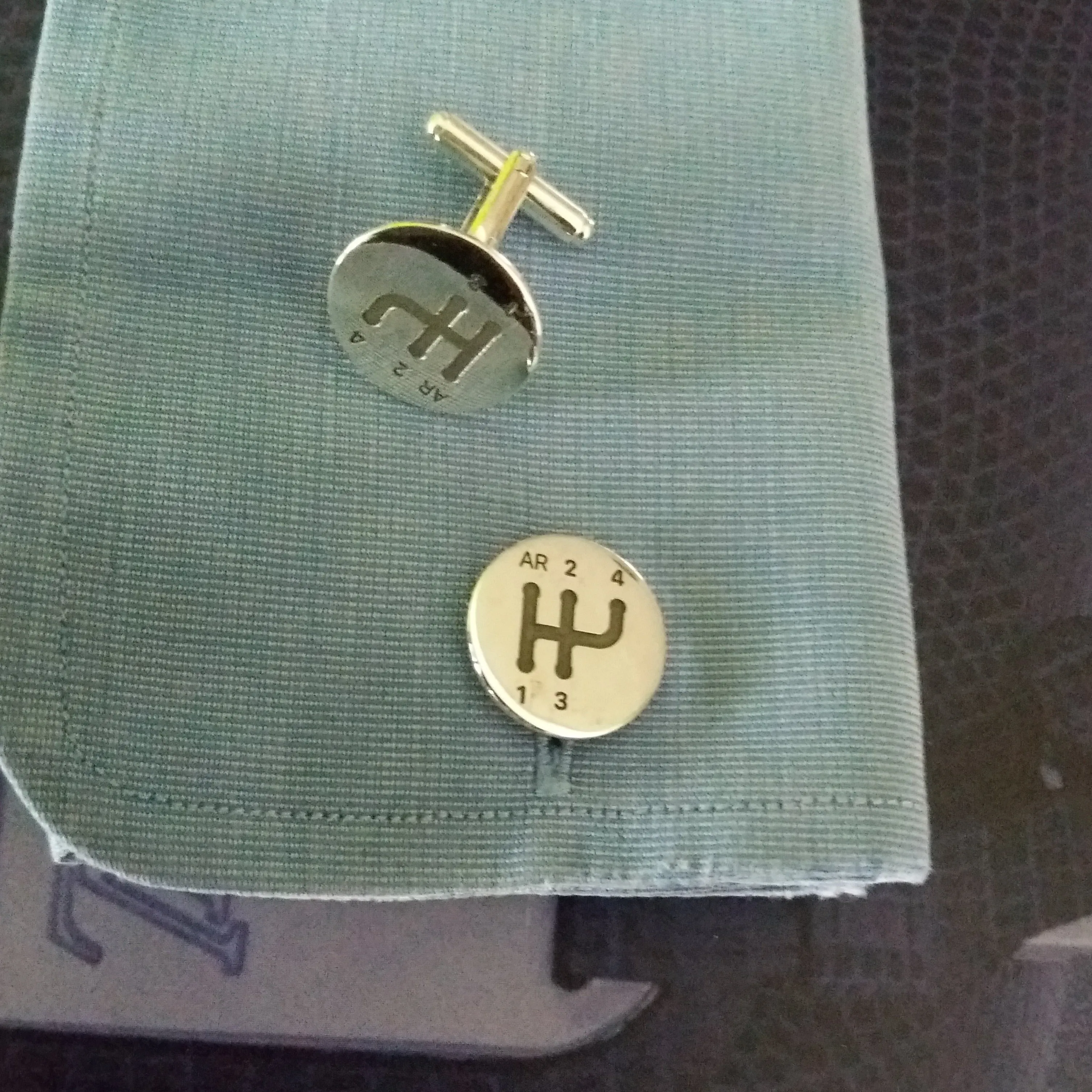 Gear shift pattern cufflinks