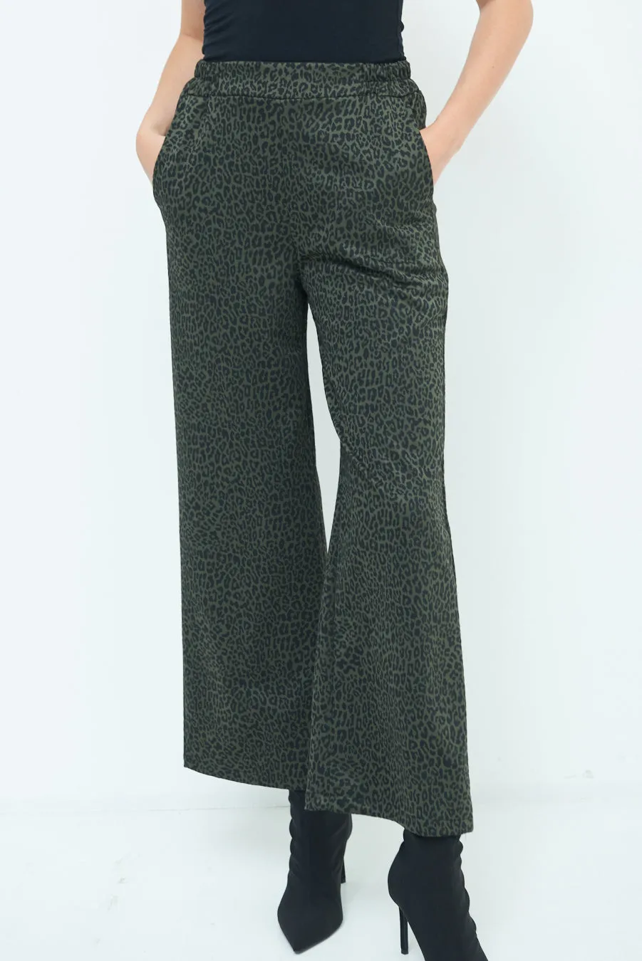 Stylish high-waisted printed trousers wholesale