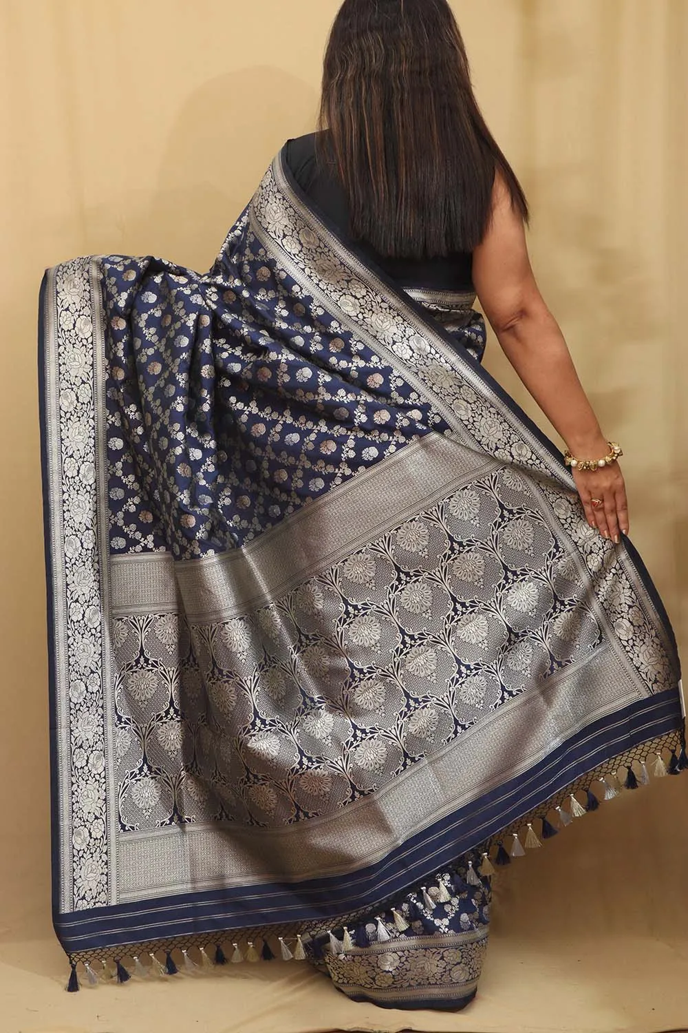 Timeless Beauty: Elegant Blue Banarasi Silk Saree