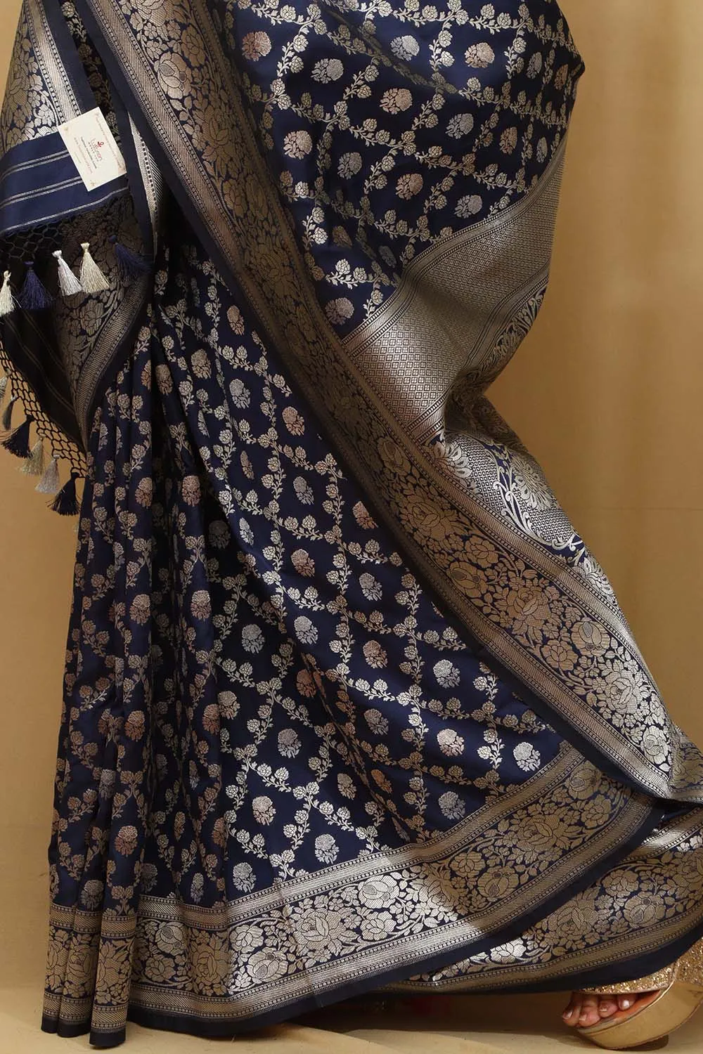 Timeless Beauty: Elegant Blue Banarasi Silk Saree